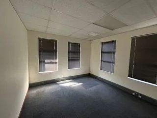 First Floor Office Space to Let – White Thorn Office Park, Allen’s Nek, Roodepoort