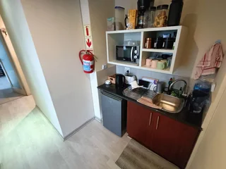 95m² Neat First Floor Office Unit in Parow