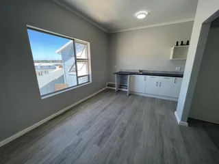 33m² Open Plan Office Unit To Let in Table View