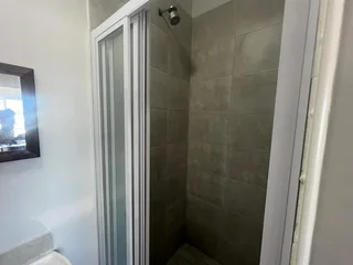 33m² Open Plan Office Unit To Let in Table View