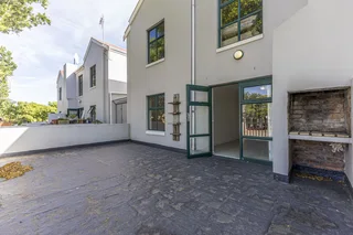 Light-Filled Two-Bedroom Apartment with Large Balcony &amp; Pool Access — Durbanville