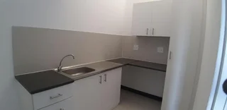 448m² INDUSTRIAL PREMISES TO LET IN SECURE BISINESS PARK