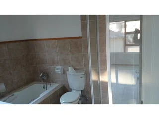 Beautiful 2-Bedroom And 2-Bath 2 Parkings Unit Khyber Rock