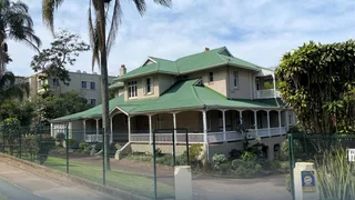 850m2 Offices with approximately 600m2 land available for development