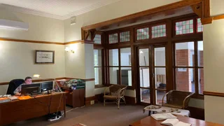 850m2 Offices with approximately 600m2 land available for development