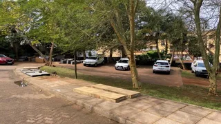 850m2 Offices with approximately 600m2 land available for development