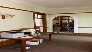 850m2 Offices with approximately 600m2 land available for development