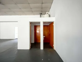 996m² A-Grade Industrial Space To Let in Woodstock