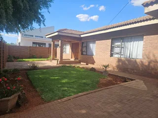 Family Home – Low Maintenance, Warm & Move-In Ready