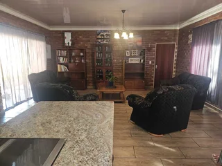 Family Home – Low Maintenance, Warm &amp; Move-In Ready