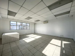 200m² Office Space To Let in Salt River