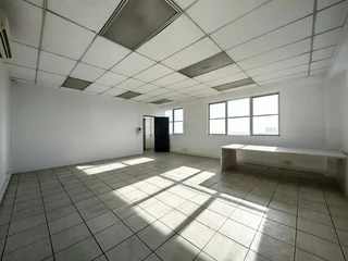 200m² Office Space To Let in Salt River