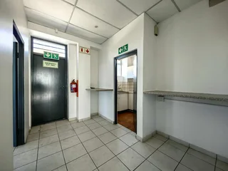 200m² Office Space To Let in Salt River