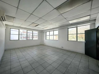 200m² Office Space To Let in Salt River