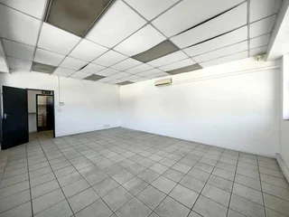 200m² Office Space To Let in Salt River