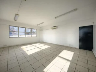 200m² Office Space To Let in Salt River