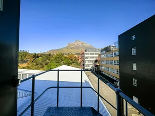 200m² Office Space To Let in Salt River