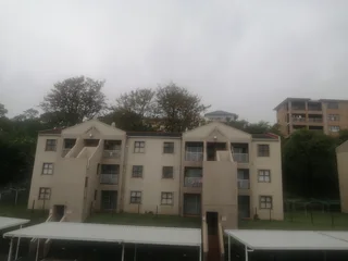 2 Bedroom with views  and  Parking to Let