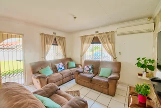 Freestanding 4 Bedroom Home in Southgate For Sale