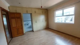 Spacious Family Home with Large garden and Cottage Option