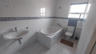 Spacious Family Home with Large garden and Cottage Option