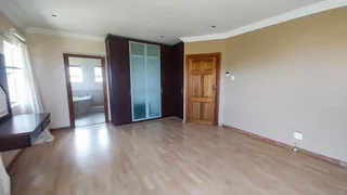 Spacious Family Home with Large garden and Cottage Option