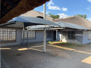 290 Square meter commercial space for sale in Die Hoewes with good visibitlity