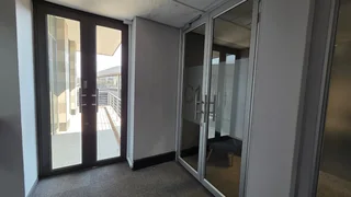 98 Square meter furninshed Commercial unit to let in the Hub of Highveld with Back up power