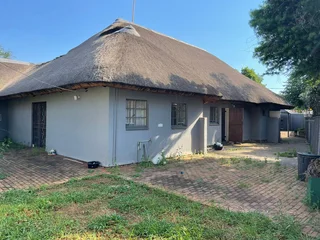 290 Square meter commercial space for sale in Die Hoewes with good visibitlity