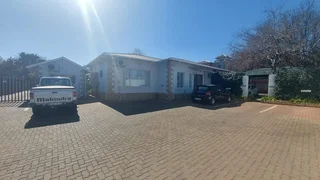 820 square meter office for sale in Clubview with Back up power supply