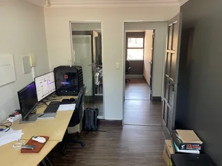 22 Square meter Office space to let in Die Hoewes, Crystal Park