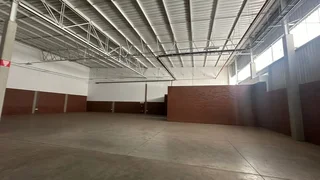 1,235 Square meter industrial space to let in Guernsey Business Park with good height