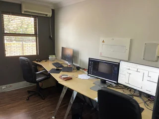 22 Square meter Office space to let in Die Hoewes, Crystal Park