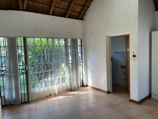 290 Square meter commercial space for sale in Die Hoewes with good visibitlity