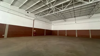 1,235 Square meter industrial space to let in Guernsey Business Park with good height