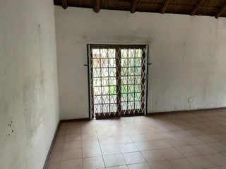 290 Square meter commercial space for sale in Die Hoewes with good visibitlity