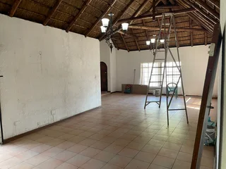 290 Square meter commercial space for sale in Die Hoewes with good visibitlity