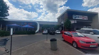 36 Square meter retail space to let in Die Hoewes with great access to public transport