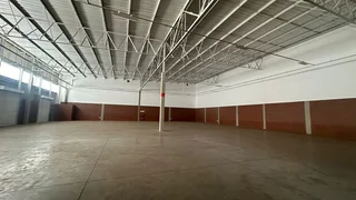 1,235 Square meter industrial space to let in Guernsey Business Park with good height