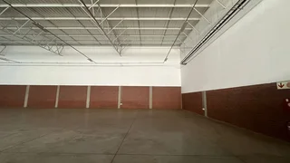 1,235 Square meter industrial space to let in Guernsey Business Park with good height