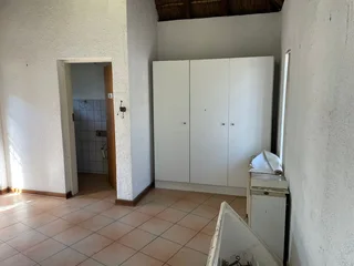 290 Square meter commercial space for sale in Die Hoewes with good visibitlity