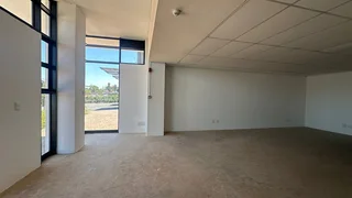 1,235 Square meter industrial space to let in Guernsey Business Park with good height