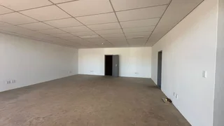 1,235 Square meter industrial space to let in Guernsey Business Park with good height