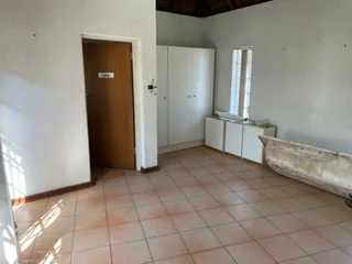 290 Square meter commercial space for sale in Die Hoewes with good visibitlity