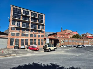 256m² Office To Let in Old Castle Brewery, Woodstock