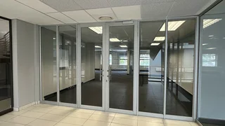 166 Square Meter Commercial unit to let Highveld with great highway access