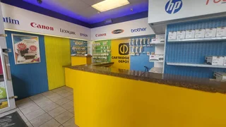 36 Square meter retail space to let in Die Hoewes with great access to public transport