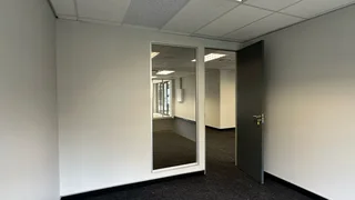 166 Square Meter Commercial unit to let Highveld with great highway access