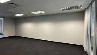 166 Square Meter Commercial unit to let Highveld with great highway access