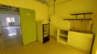 75 square meter commercial unit to let inClubview with main road access